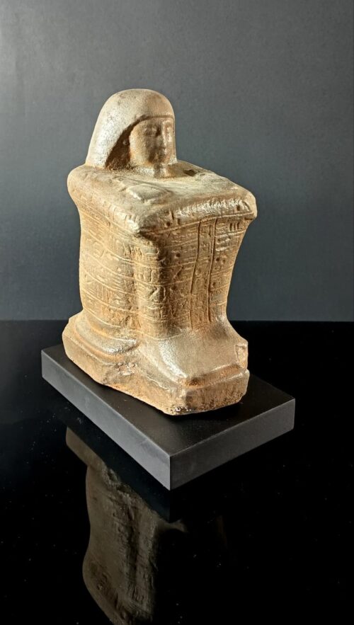 ESCULTURA CÚBICA EGIPCIA