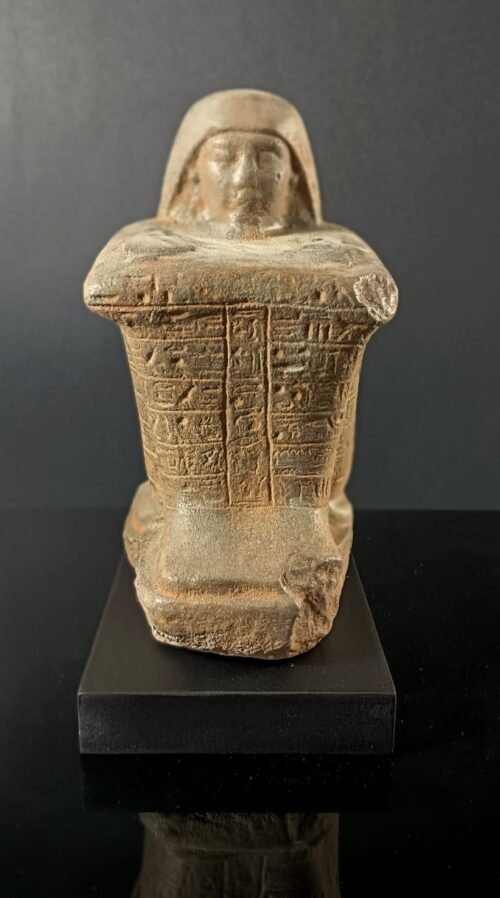 ESCULTURA CÚBICA EGIPCIA