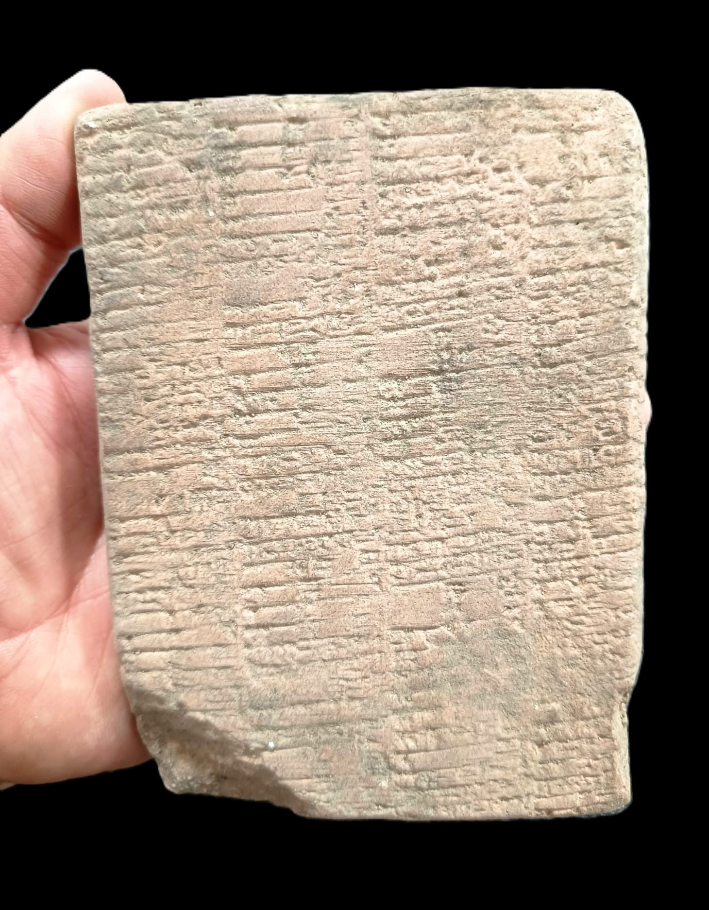 Tablilla Cuneiforme de Arcilla: Registro Administrativo y Balance Contable Sumerio (Periodo Ur III, c. 2100 a.C.) - Imagen 4